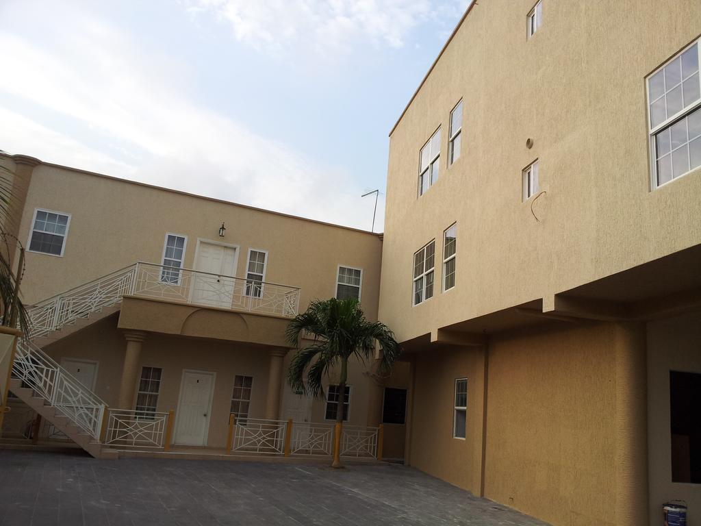 Tropical Enclave Hotel Acra Exterior foto
