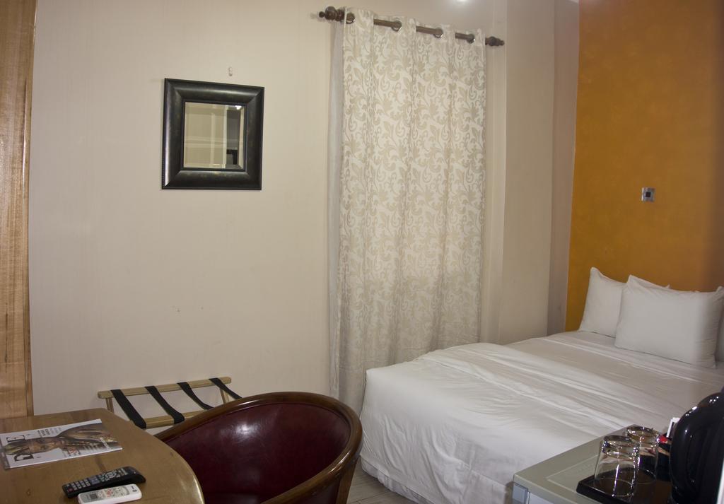 Tropical Enclave Hotel Acra Exterior foto