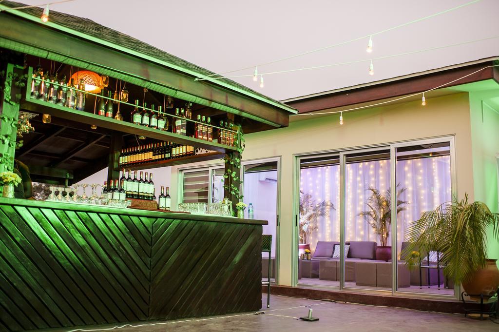 Tropical Enclave Hotel Acra Exterior foto