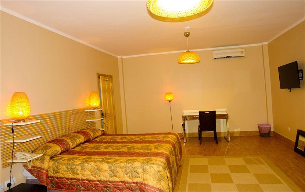 Tropical Enclave Hotel Acra Exterior foto