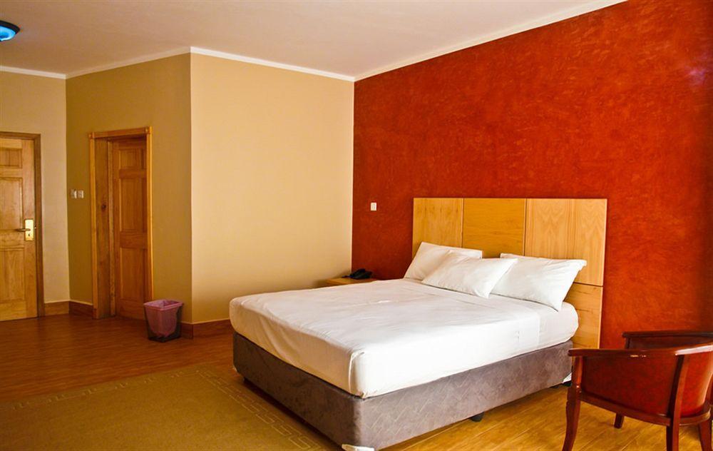 Tropical Enclave Hotel Acra Exterior foto