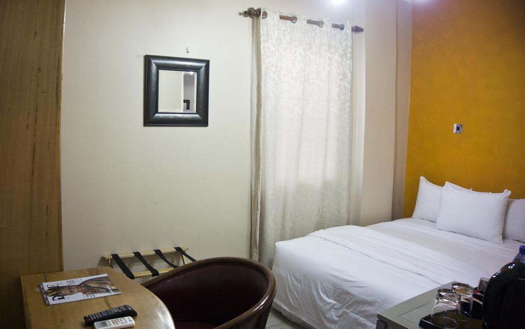 Tropical Enclave Hotel Acra Exterior foto