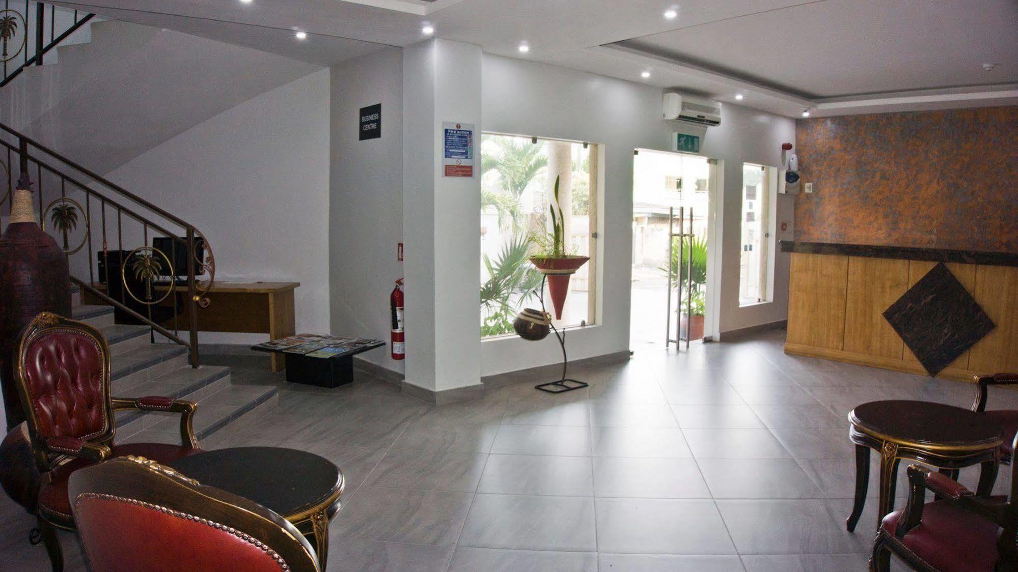 Tropical Enclave Hotel Acra Exterior foto