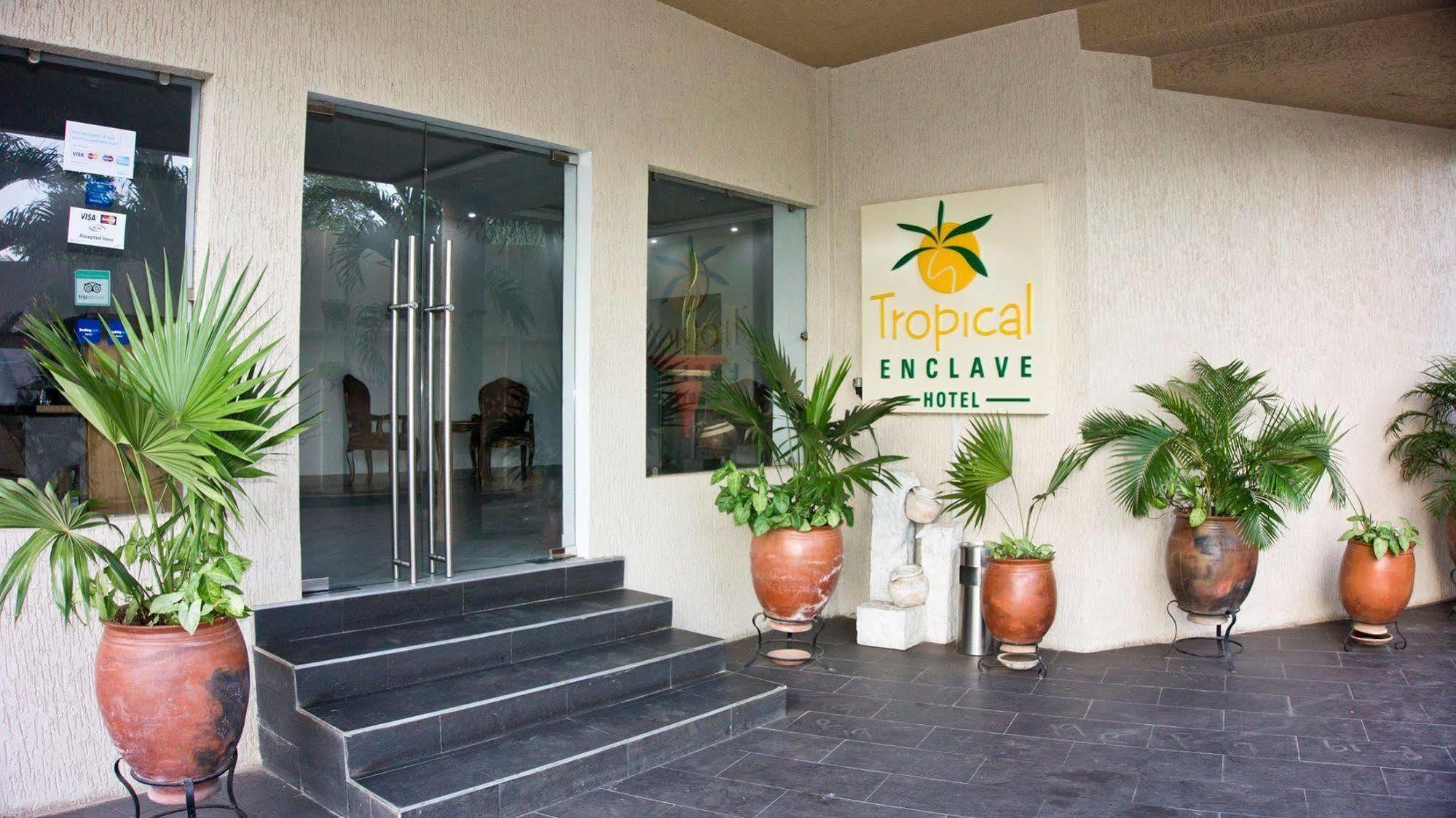 Tropical Enclave Hotel Acra Exterior foto